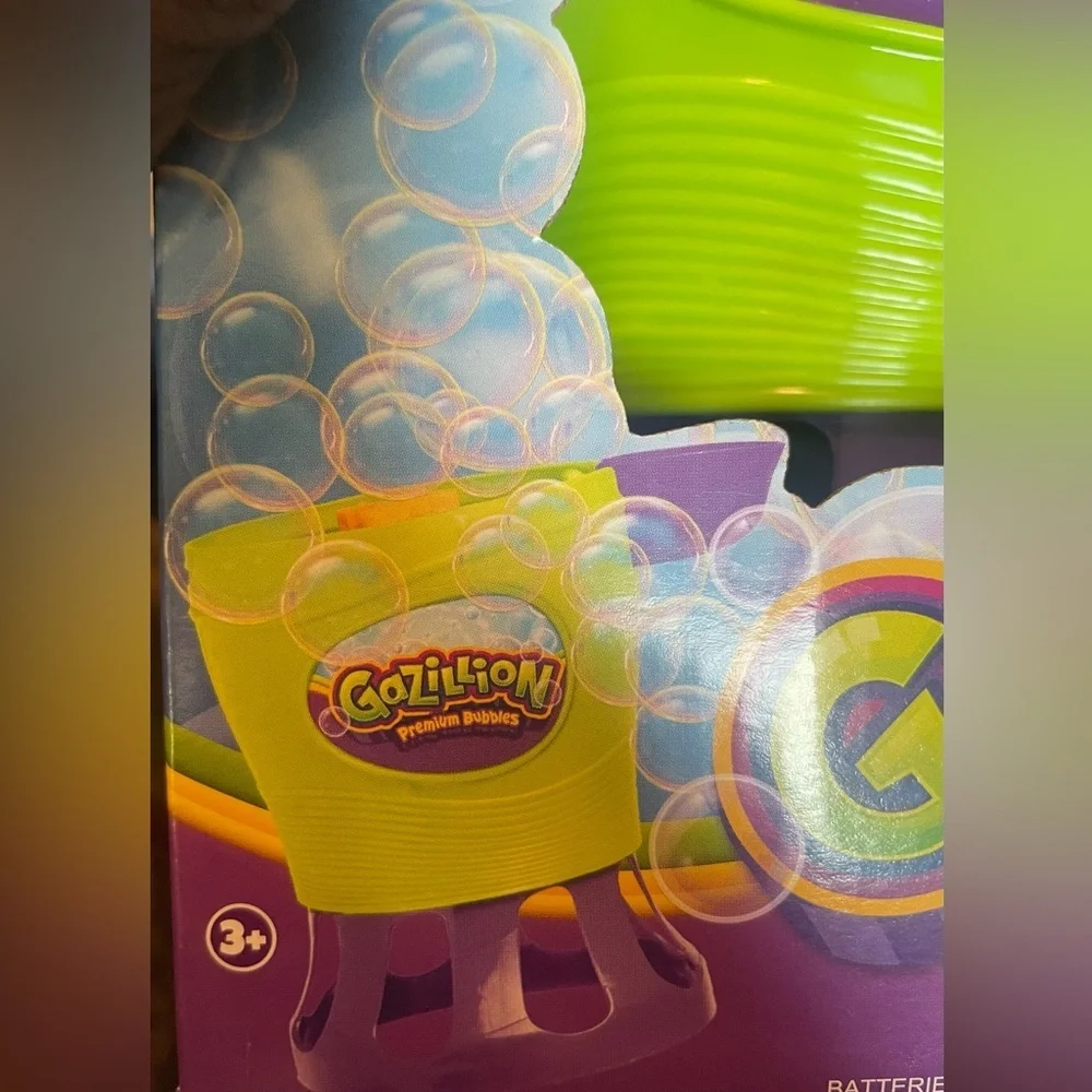 Gazillion Premium Bubble Machine Tornado Kids Outdoor Toy  NEW